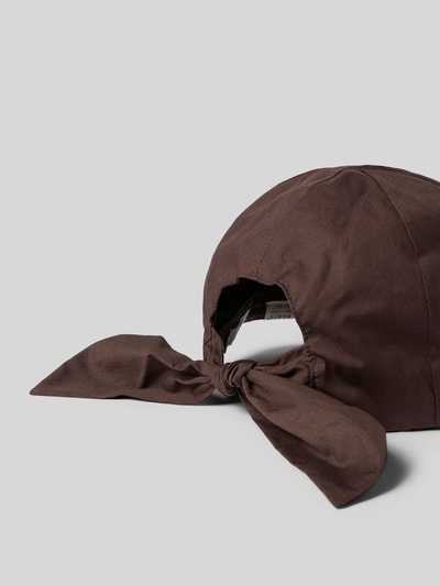 Produktfoto, Basecap mit Label-Patch Modell 'Wupper' von Barts aus reiner Baumwolle mit verstärktem Schirm und rückseitiger Bindung