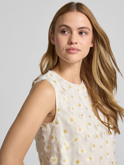 Frauenmodel trägt Blusentop im Allover-Look mit Rundhalsausschnitt von Luisa Cerano aus Tüll, Regular-Fit, Rückenlänge 86 cm, Nahaufnahme Oberkörper.
