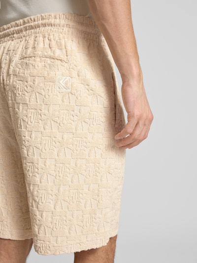 KARL KANI Relaxed Fit Sweatshorts aus Frottee Modell 'Terry' Beige 3