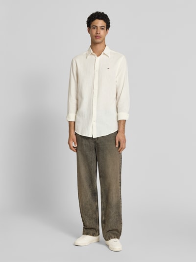 Tommy Jeans Regular Fit Freizeithemd aus Leinen-Baumwoll-Mix Offwhite 1