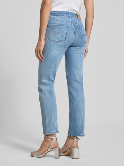 Frauenmodel trägt Jeans mit 5-Pocket-Design von Liu Jo White, hellblau, Slim Fit, Baumwoll-Mix, Rückansicht Ganzkörperansicht.