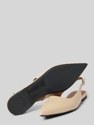 Vagabond Pumps mit Blockabsatz Modell 'Hermine' Offwhite 4