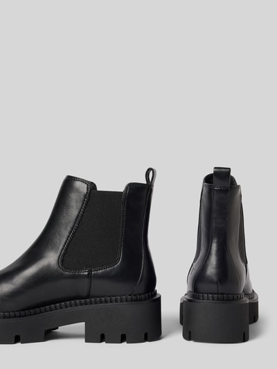 Produktfoto, schwarze Stiefeletten in Leder-Optik von Tamaris, glatte Oberfläche, grobe Sohle, Damen Stiefeletten von Tamaris