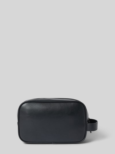Produktfoto, kosmetyczka z detalem z logo model 'Horizo' od VALENTINO BAGS, główna przegroda z zamkiem błyskawicznym, uchwyt, przegródka zapinana na zamek błyskawiczny wewnątrz, szerokość w rozmiarze 1: 24 cm, długość w rozmiarze 1: 15 cm, głębokość w rozmiarze 1: 10 cm, kolor czarny, prostokątny kształt, gładka faktura