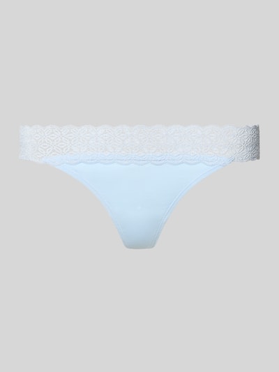 Produktfoto, String mit Spitze am Bund von Jake*s Casual in Hellblau, Modal-Mix mit Stretch-Anteil, Körpernaher-Schnitt, Bund mit Spitze