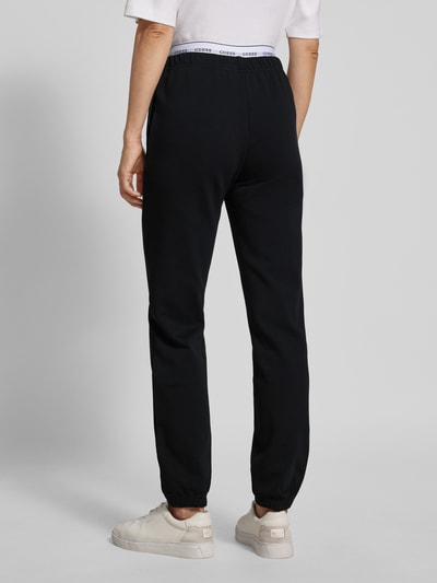Guess Spodnie dresowe o kroju regular fit z paskiem z logo model ‘SOFIA’ Czarny 5