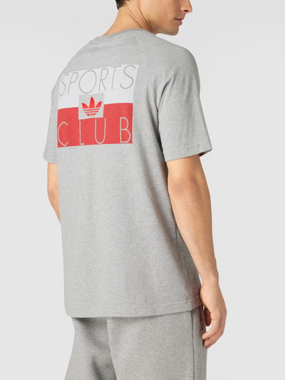 adidas Originals T-Shirt mit Label-Stitchings Mittelgrau Melange 5