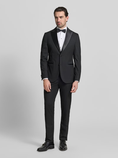 Männermodel trägt 2-Knopf-Smoking mit Reverskragen von MCNEAL in Schwarz, Regular Fit, aus Material-Mix mit Viskose, Ganzkörperansicht von vorne.