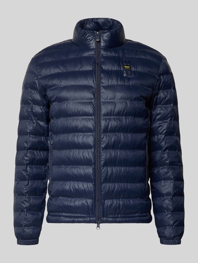 Produktfoto, Regular Fit Jacke in Stepp-Optik Modell 'Sewall' von Blauer Usa, dunkelblau, Zweiwege-Reißverschluss, Logo-Patch, seitliche Eingrifftaschen