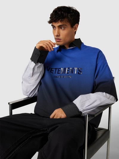 VETEMENTS Oversized T-Shirt mit Farbverlauf Royal 3