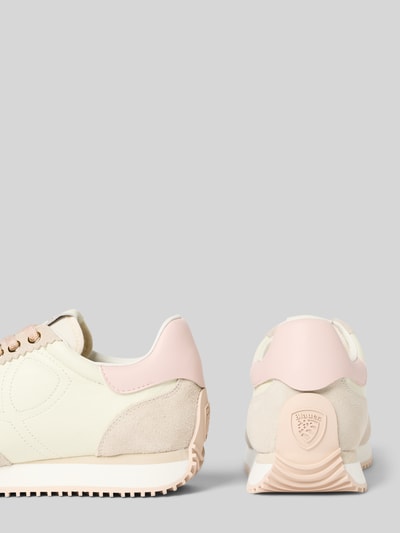 Produktfoto, Sneaker aus Leder-Mix Modell 'Lorain' von Blauer USA, creme und rosé, abgerundete pasvorm, logodetail, geprofileerde zool, hakhoogte maat 40: 3 cm, schachthoogte: 9 cm, schachtbreedte: 8 cm.