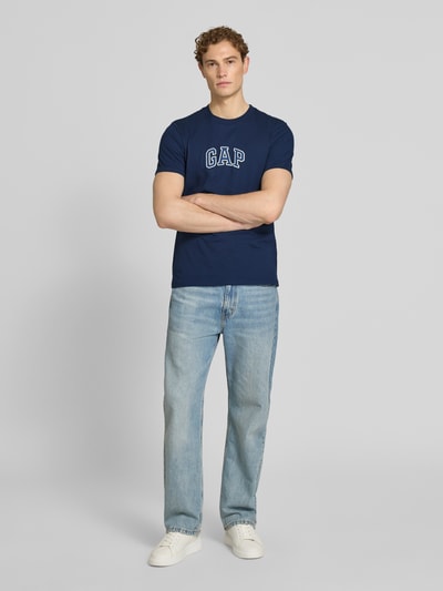 GAP T-Shirt mit Logo-Patch und Rundhalsausschnitt Marine 1