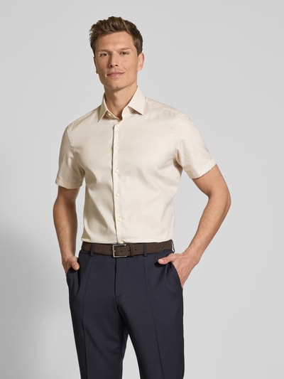 Christian Berg Men Regular Fit Business-Hemd mit Kentkragen Sand 4