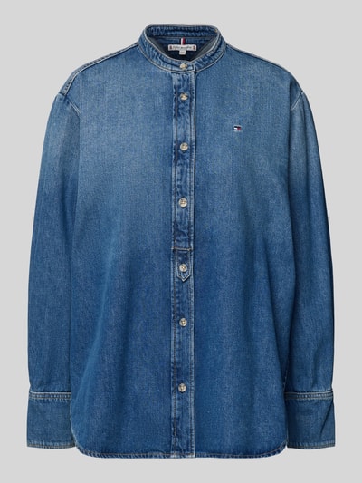 Produktfoto, Relaxed Fit Jeansbluse aus Baumwoll-Lyocell-Mix van Tommy Hilfiger, denimlook met gestikt logo, doorlopende knoopsluiting, lange mouwen, maokraag, afgeronde rompzoom, mix van katoen en lyocell.