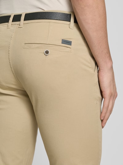 Lindbergh Classic Stretch Fit Chino mit Gürtel Hellbraun 3