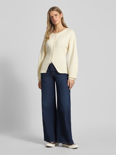 Gina Tricot Regular Fit Strickjacke aus Viskose-Mix in Strick-Optik Offwhite 1