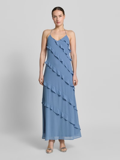 Vrouwenmodel draagt Fließendes Maxikleid met Chiffon-Rüschen model 'MARJORIE' van Vero Moda, effen kleuren, chiffon, maxi, V-hals, applicatie met ruches, naadritssluiting, model met halter, open rug, materiaalverwerking: chiffon, pasvorm: doorlopend, look: effen, ganzlichaamsaanzicht van voren.