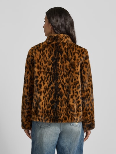 Guess Jacke aus Kunstfell mit Eingrifftaschen Modell 'LUNA' Mittelbraun 5