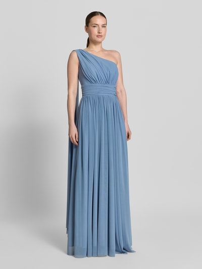 Modelka kobieca nosi 'Abendkleid im One-Shoulder-Design' od TROYDEN COLLECTION, niebieski szyfon, linia A, długość maxi, szerokość w rozmiarze 36: 38 cm, długość tyłu: 142 cm, z bocznym zamkiem, widok całej sylwetki z przodu.