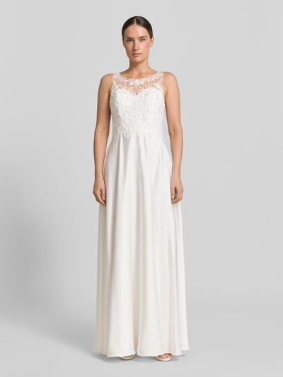 Frauenmodel trägt Abendkleid mit Spitze von Laona, A-Linie, Maxikleid, Rundhalsausschnitt, Rückenreißverschluss, Weiß, Ganzkörperansicht von vorne. Rückenlänge bei Größe 36: 150 cm, Brustweite bei Größe 36: 35 cm.