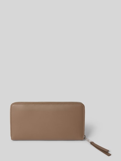 Produktfoto, portemonnee met logodetail Model 'Ela' van BOGNER in beige, hoofdvak met ritssluiting, ritsvak binnenin, damesaccessoire