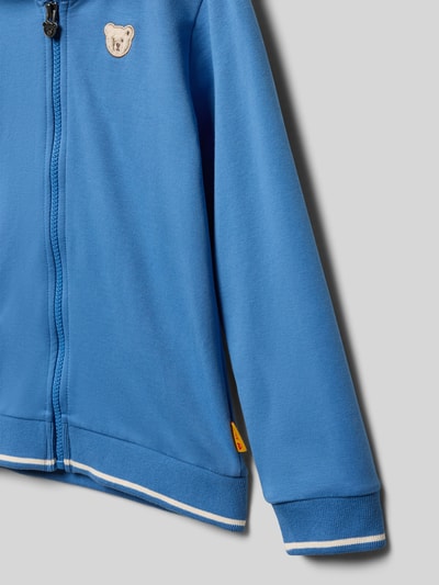 Produktfoto, Sweatjacke mit Kapuze und Motiv-Stitching von Steiff, mieszanka bawełny z dodatkiem streczu, prosty krój, kaptur, zamek błyskawiczny, wyhaftowany motyw, detal z logo