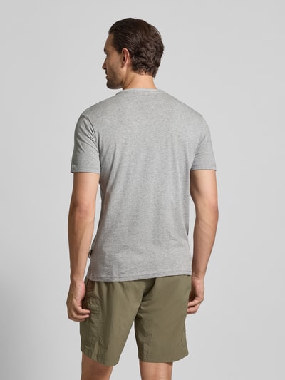 Napapijri T-Shirt mit Label-Stitching und Rundhalsausschnitt Mittelgrau 5