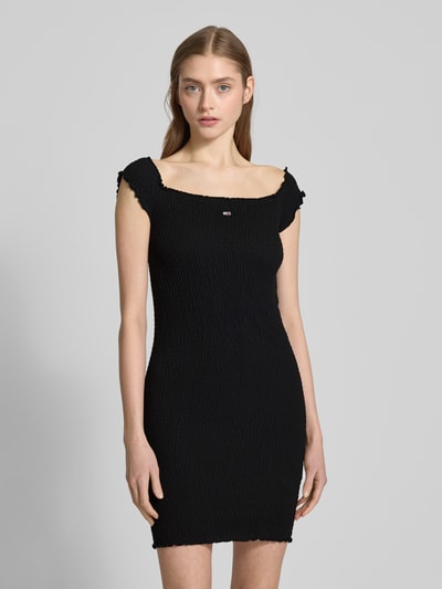 Tommy Jeans Sukienka tuba mini o kroju slim fit z dekoltem carmen Czarny 4