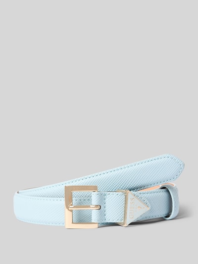 Produktfoto, Gürtel aus echtem Kalbsleder Modell 'Noelle' von Guess in hellblau mit schmaler Passform, goldener Pinschließe, Logo-Detail, feine strukturierte Oberfläche, Breite 2 cm
