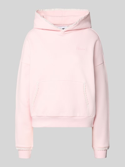 Produktfoto, Hoodie mit Häkelspitzenbesatz von REVIEW in zartem Rosa mit Kapuze, Kängurutasche und Logo-Print, Baumwollmischung, lockere Passform