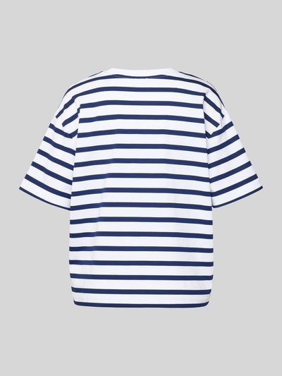 Produktfoto, Pyjama-Oberteil mit geripptem Rundhalsausschnitt von Mey aus Baumwoll-Elasthan-Mix, lockerer Schnitt, weiße und blaue Streifen.