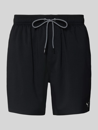 Produktfoto, Badeshorts mit Seitentaschen und Reißverschlusstasche hinten von PUMA, schwarze Regular-Fit Herren Badeshorts, elastischer Bund, glatte Struktur