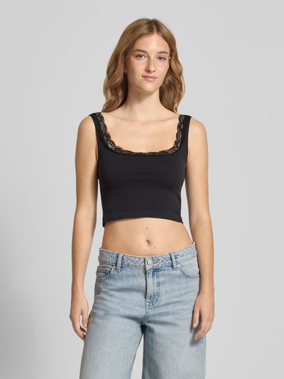 Only Top krótki o kroju slim fit z obszyciem koronką model ‘VICKY’ Czarny 4