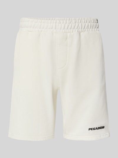 Produktfoto, Shorts mit elastischem Bund und Logo-Stitching von Pegador, mieszanka bawełny, krój loose fit, wpuszczane kieszenie francuskie, szerokość w rozmiarze M: 38 cm, długość wewnętrzna nogawki w rozmiarze M: 23 cm, kolor jasny, gładka faktura