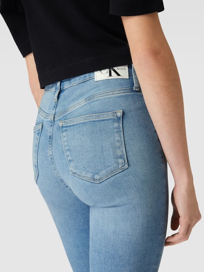 Calvin Klein Jeans Jeansy o kroju super skinny fit z naszywką z logo Jeansowy niebieski 3