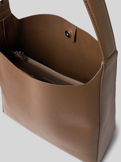 Produktfoto, Handtasche mit Tragehenkel Modell 'WINNIE' von Mango in Braun, glatte Oberfläche, Magnetverschluss, Innenfach mit Reißverschluss