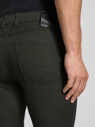 bugatti Regular Fit Hose mit Label-Detail Modell 'CORDOBA' Dunkelgruen 3