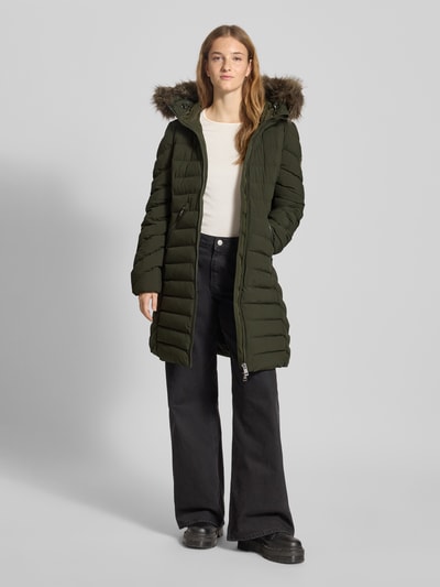 Superdry Płaszcz pikowany o kroju regular fit z obszyciem ze sztucznego futra model ‘Fuji’ Oliwkowy 1