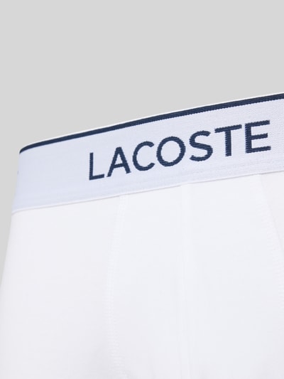 Produktfoto, Trunk aus Baumwoll-Mix im 3er-Pack von Lacoste, Herren Boxershorts mit weißem Stoff und blauen Schriftzügen auf dem Bund