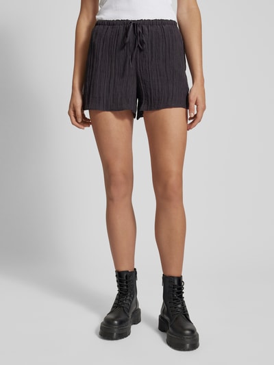 Gina Tricot Regular Fit Shorts in Crinkle-Optik Black 4