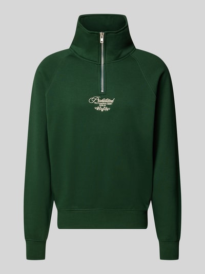 Produktfoto, Sweatshirt mit Stehkragen und Reißverschluss von PROHIBITED im satten Grünton, Baumwoll-Mix, Regular Fit, Label-Stitching