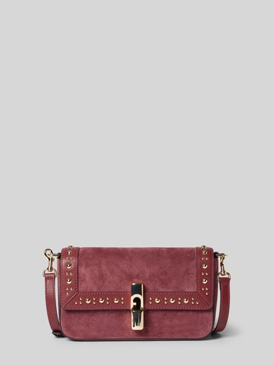 Produktfoto, Crossbody Bag aus echtem Leder Modell 'Iride' von FURLA in bordeaux mit goldfarbenen Studs, overslag, afneembare schouderband, Hoofdvak, breedte 26 cm, lengte 14 cm, diepte 6 cm, bandlengte 112 cm