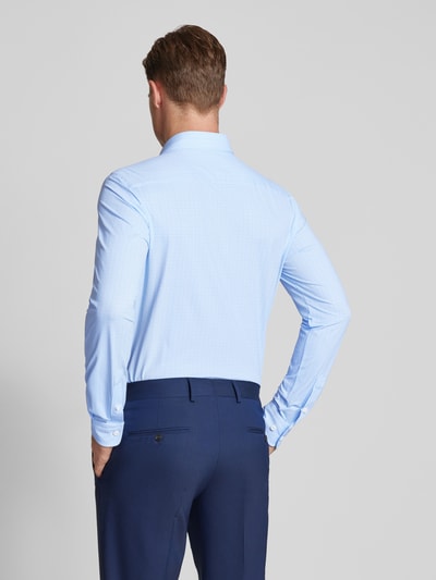 BOSS Koszula casualowa o kroju slim fit z kołnierzykiem typu kent model ‘Roan’ Błękitny 5