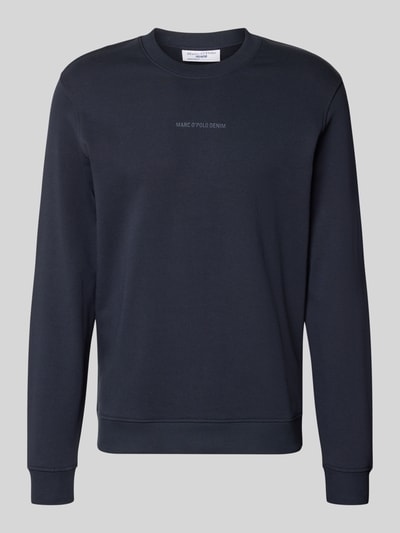 Produktfoto, Regular Fit Sweatshirt aus reiner Baumwolle von Marc O'Polo DENIM in Dunkelblau mit glatter Struktur vor hellem Hintergrund