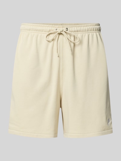 Produktfoto, Shorts mit Label-Stitching und elastischem Bund von Nike aus Baumwoll-Mix in Beige, Relaxed-Fit, mit Tunnelzug, glatte Oberfläche.