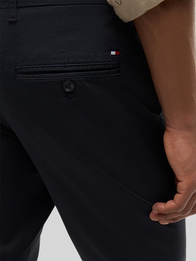 Tommy Hilfiger Chinos o kroju slim fit z mieszanki bawełny model 'BLEECKER' Granatowy 3