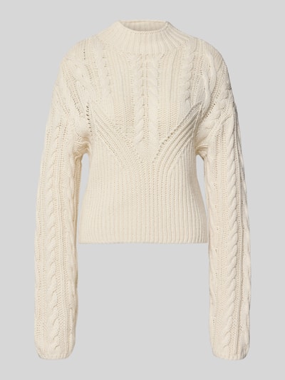 Produktfoto, cremeweißer Slim Fit Pullover in Strick-Optik Modell 'Haysa' von Noisy May aus Baumwoll-Mix mit Rundhalsausschnitt und eingefassten Ärmelabschlüssen.