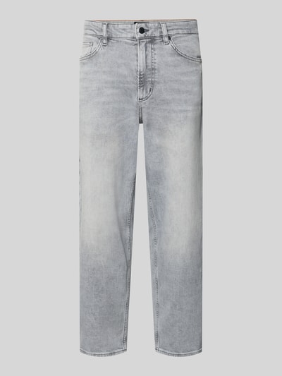Produktfoto, Tapered Fit Jeans aus Baumwoll-Mix Modell 'ARLO' von BOSS Orange in hellgrauer Unifarbe, 5-Pocket-Design, Denim-Struktur, Label Patch