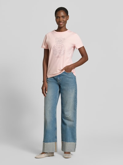 GUESS Activewear T-Shirt mit Ziersteinbesatz und Rundhalsausschnitt Hellrosa 1
