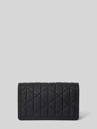 Produktfoto, schwarze Clutch in Stepp-Optik Modell 'Jellies' von VALENTINO BAGS mit Logo-Detail, abnehmbarem Schulterriemen, glatte Textur.